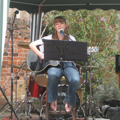 Kate H - Classical Singer/Acoustic Guitarist
