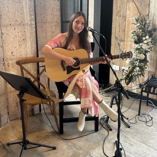 Mabel-Kate Singer/Guitarist